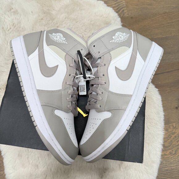 NIB - Air Jordan 1 Mid - Mens size 10 College Grey/ Light Bone-White - Picture 4 of 10